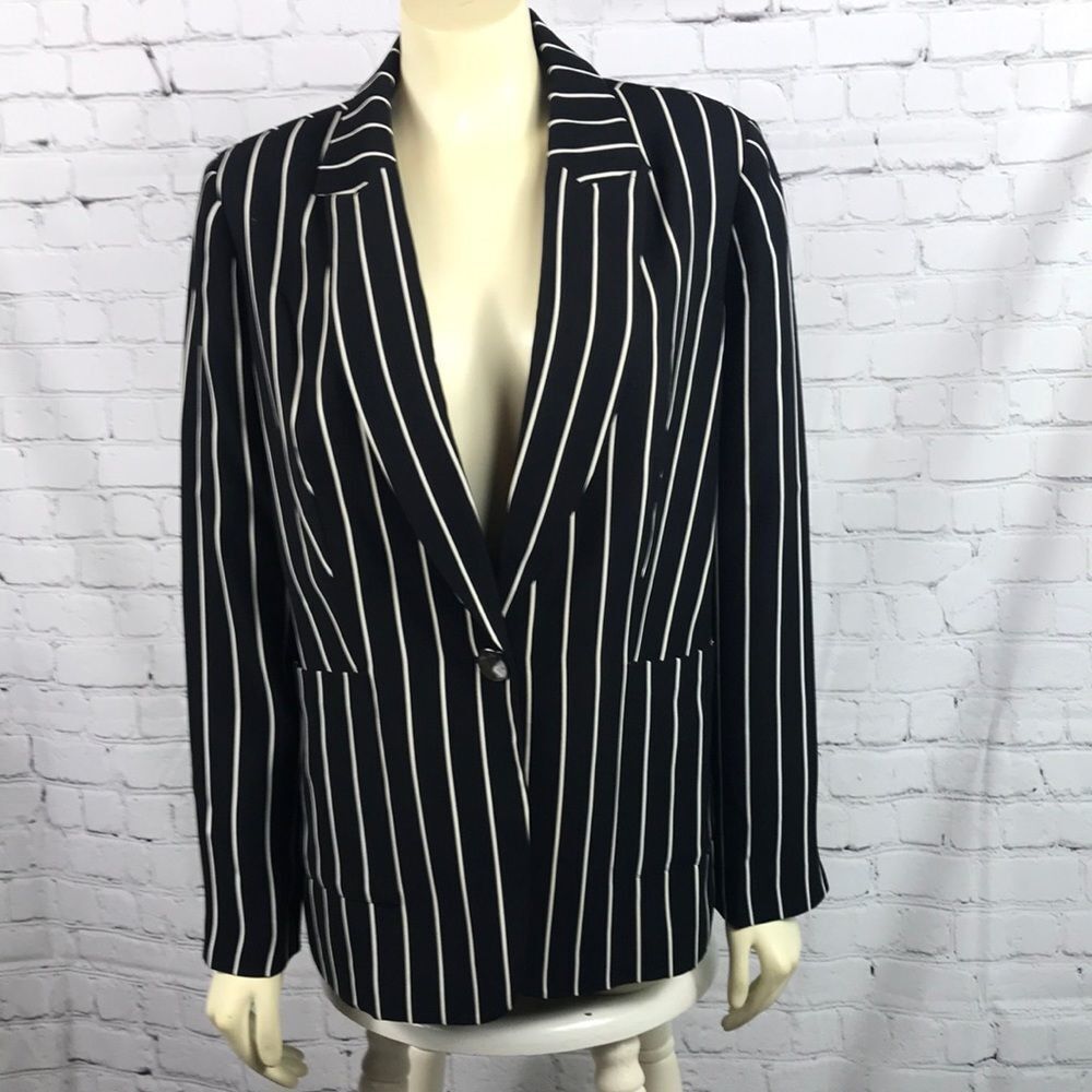 🛍️🛍️SOLD🛍️🛍️Chico’s Black Label Pinstripe Blazer